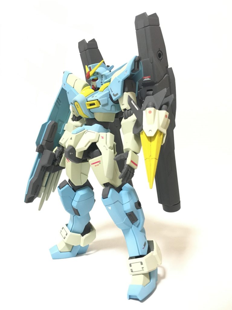 ミキシングに使用したキットは主にHGでビルドバーニングガンダムブリッツガンダムジャハナムガンダムレオパルドダヴィンチディナイアルガンダムです。頭部はEGガンダムのものを加工して使用しています。