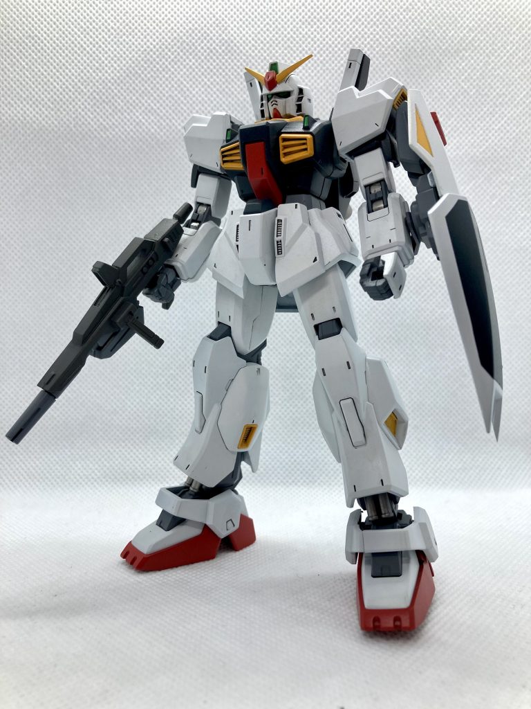 特に難しい改造等はしてません。合わせ目消して、アンテナ削って、できるところのエッジ出し、シールドも尖らせてみました。ベースの白は調色した時点ではもう少しグレーよりだったんですが、塗ってみたら白でした・・・