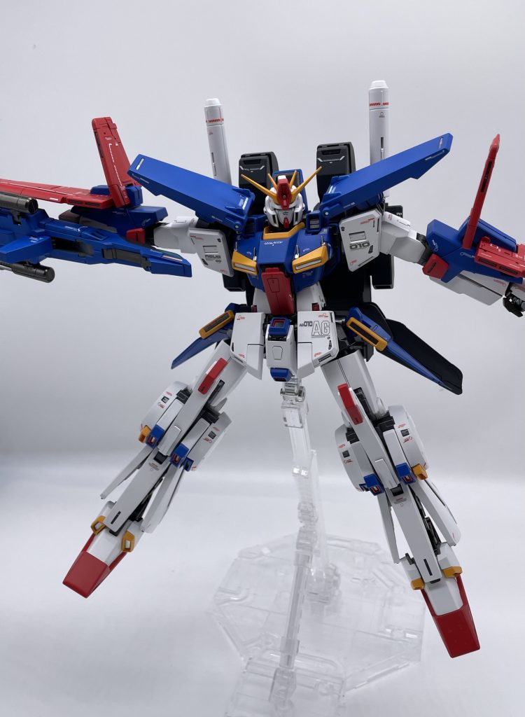 ダブルゼータといえばこのポーズ。実際はライフルが重過ぎて若干傾いてしまい悲しい