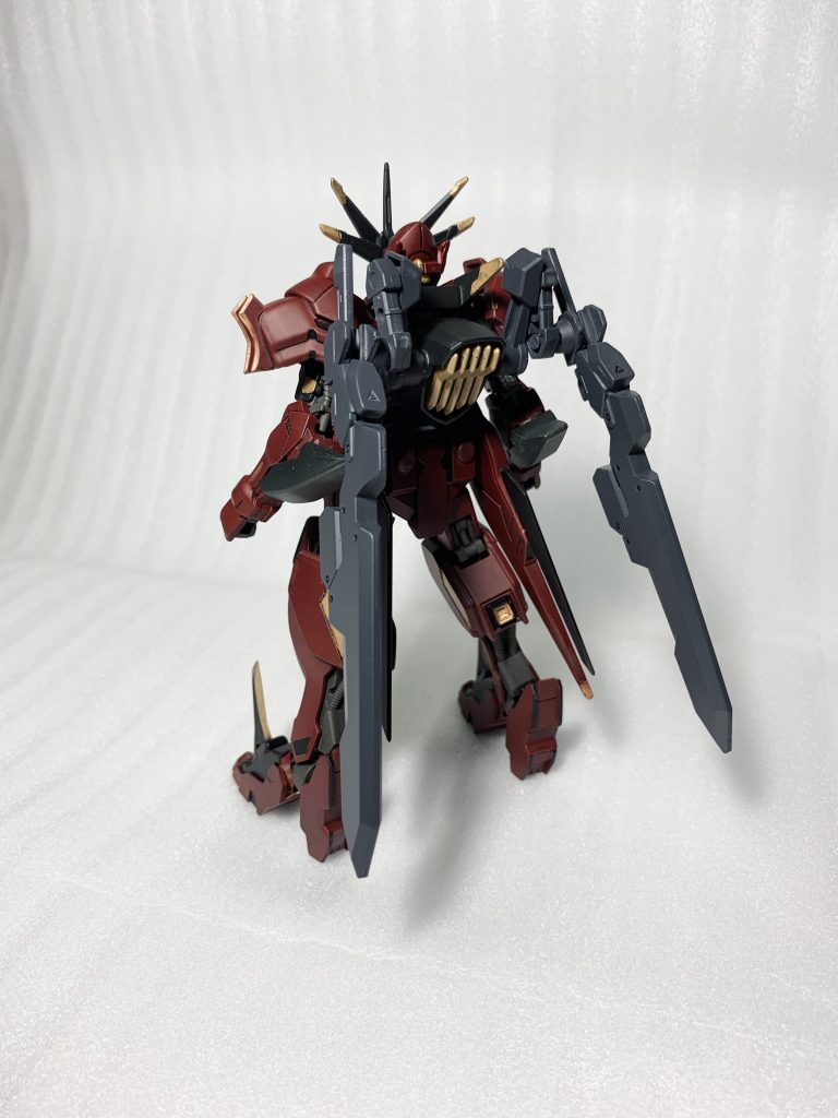 装甲は厄祭戦当時のものだが､武器等は全て失われている