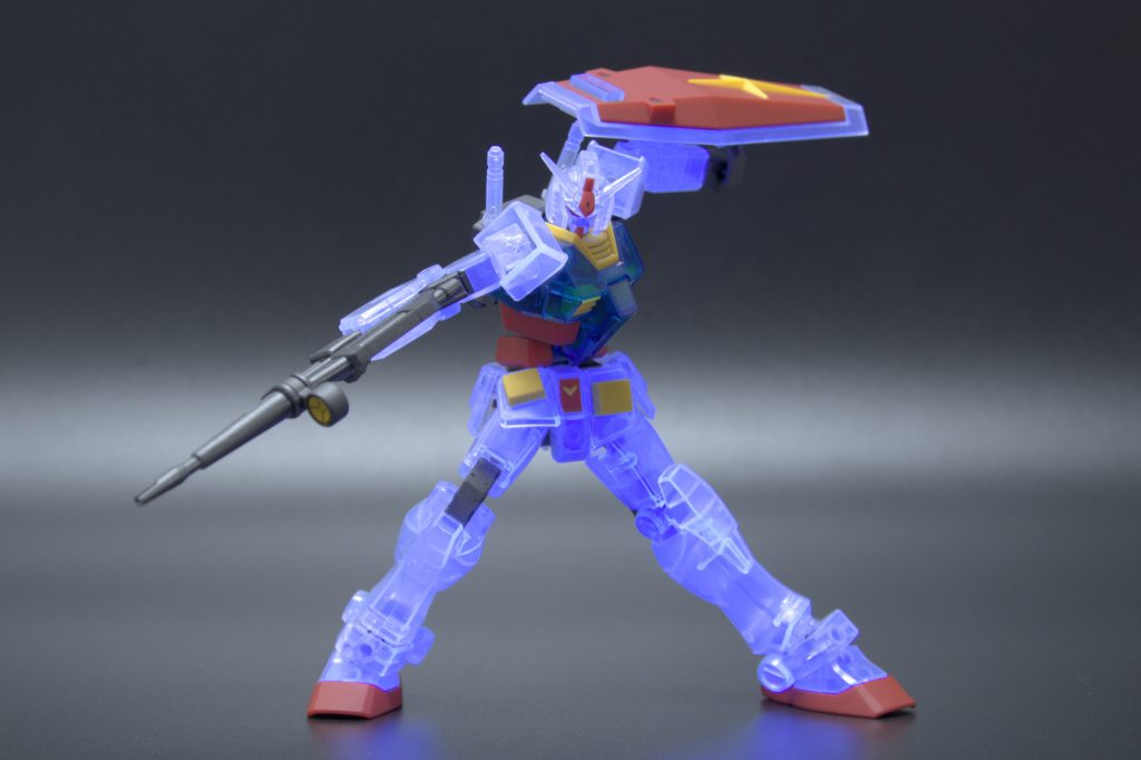 乳白色のクリアパーツはUVライトの光をよく拾ってくれます。ブラックライトのディスプレイスタンドとかあれば映えるかも。