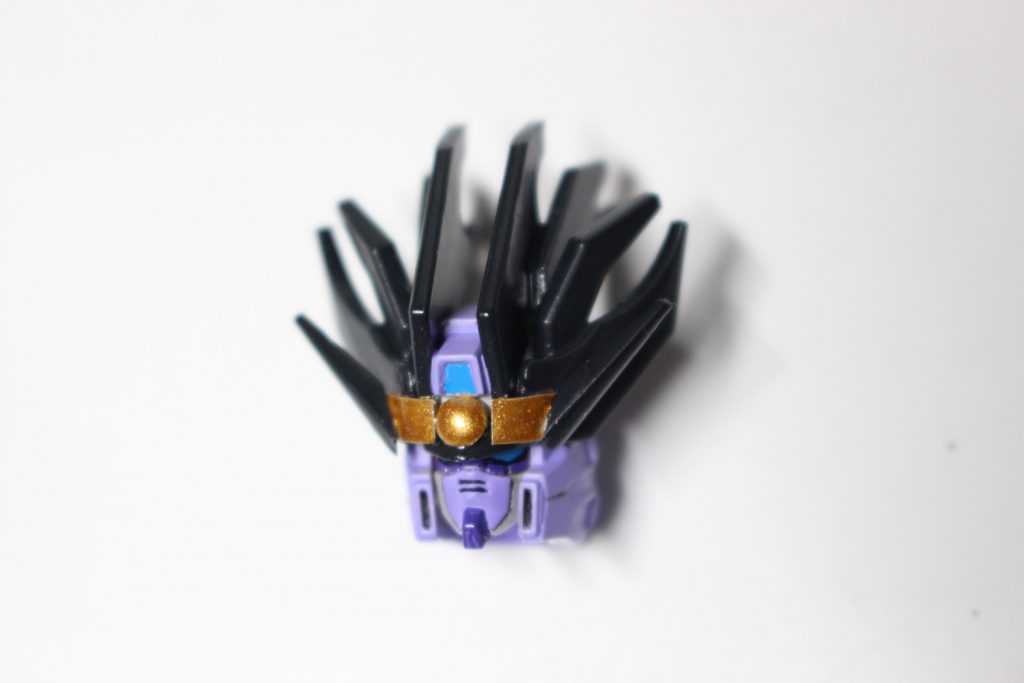 頭の塗装が終わったときの写真です。筆塗りだったので死ぬかと思いました。