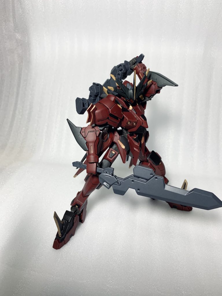 武器はマウントしたまま抜刀が可能