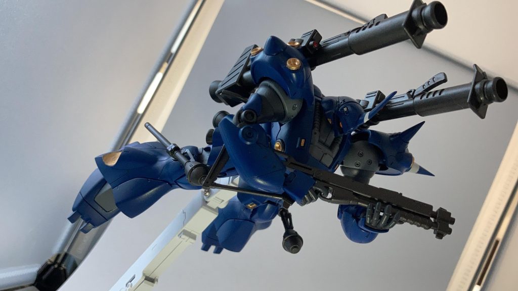 ショットガン×2ケンプファーといえばこれらのポーズがよく思い浮かびますね！街中を地面スレスレで飛んでいくケンプファーはかっこいいよなぁ(*´ω`*)