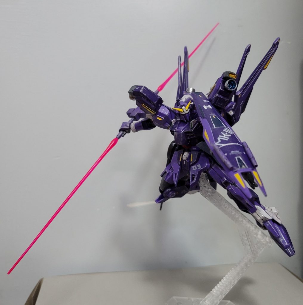 基部パーツをサーベル同士の接続に応用でき両剣タイプの格闘武器に合体することもできる