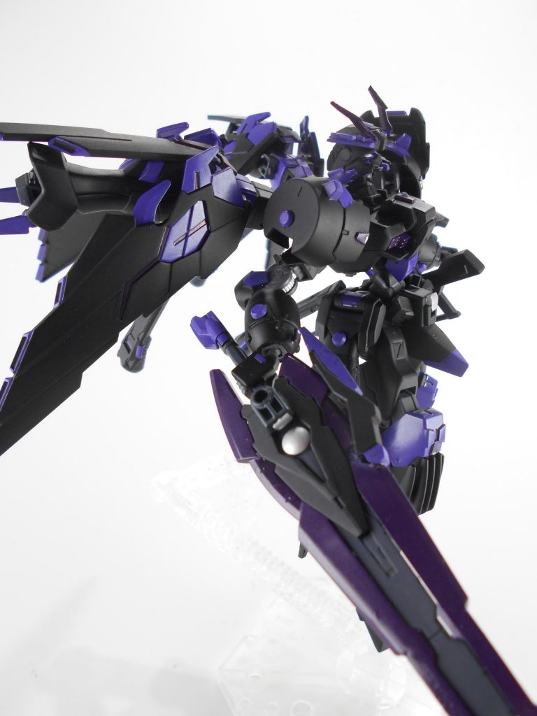 アピールショット3。エネルギーを推進力に活かすために実体剣を持たせています。