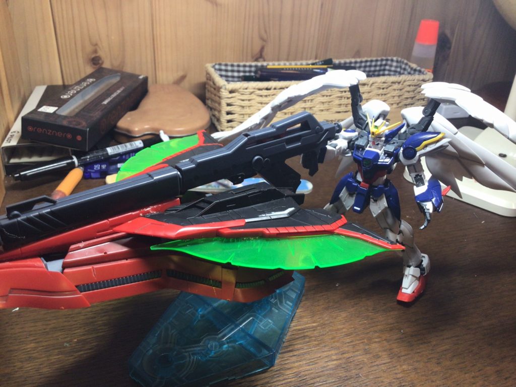 斜めから　この銃デカすぎ笑笑