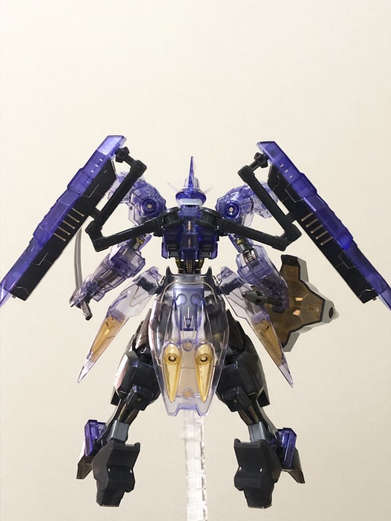 普通にクリアカラーverなんでフレームを部分塗装し、部分的に透けて綺麗😊外装内側にも蛍光クリアーを垂れそうなレベルで吹き付け、エッジ部分が特にブラックライトに反応するようにして有ります。