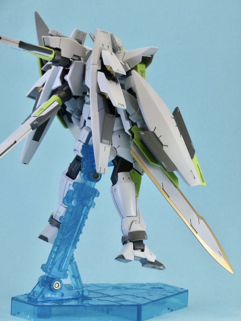 斜め後ろから。ゴールドが意図せずキラッとしてくれました。