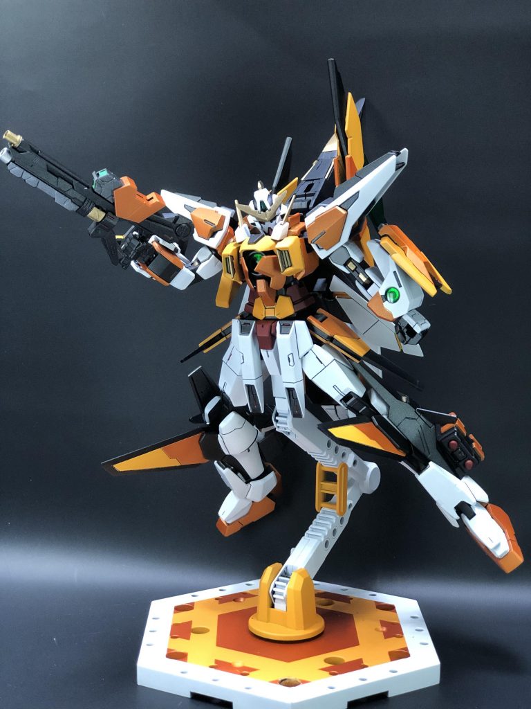 キュリオスさんは強襲型万能機って事で遠近バランスの良い装備になるように考えるのが大変でしたね。お品書きとしてGNビームサブマシンガンIIGNサーベルシールド×2GNビームブレード×2GNミサイルポッド×2でセブンウェポンとさせていただきます。