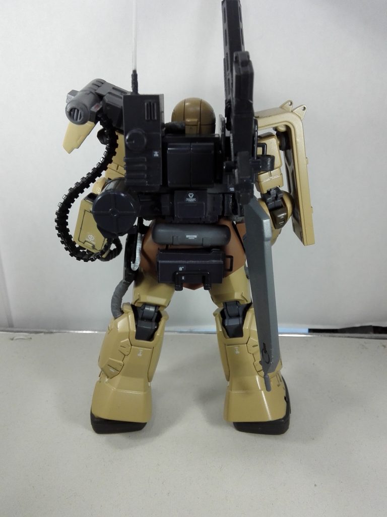 腰裏のは予備弾倉