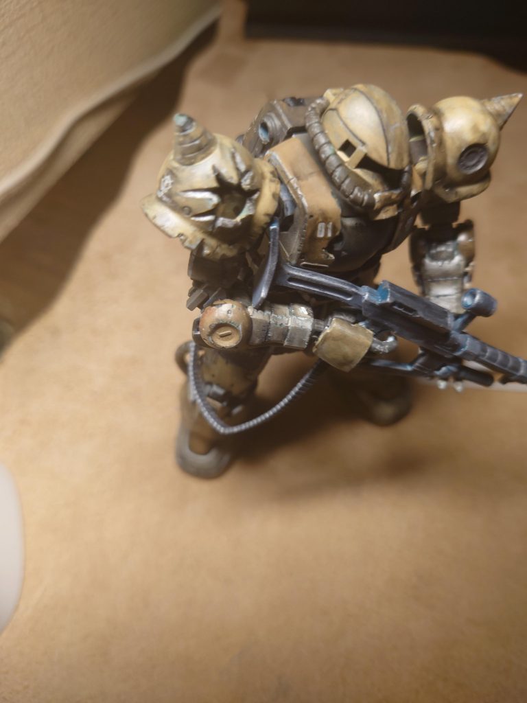 肩アーマーは現地で余ってたのを拾って着けたって設定。