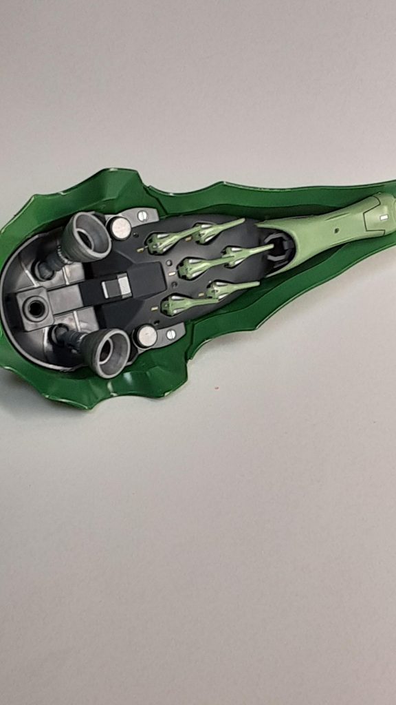 内側はバーニアやファンネルなど塗り分けしています。