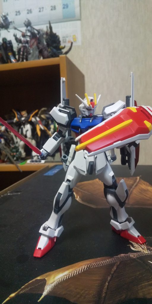 サイドアーマーをペイルライダーの物に交換。接続基部はいじっていないので元のストライクの物に変えられます。