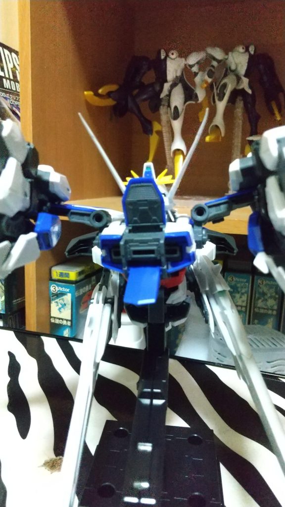 背中を少し削ればフリーダムのウイングも付けられそう