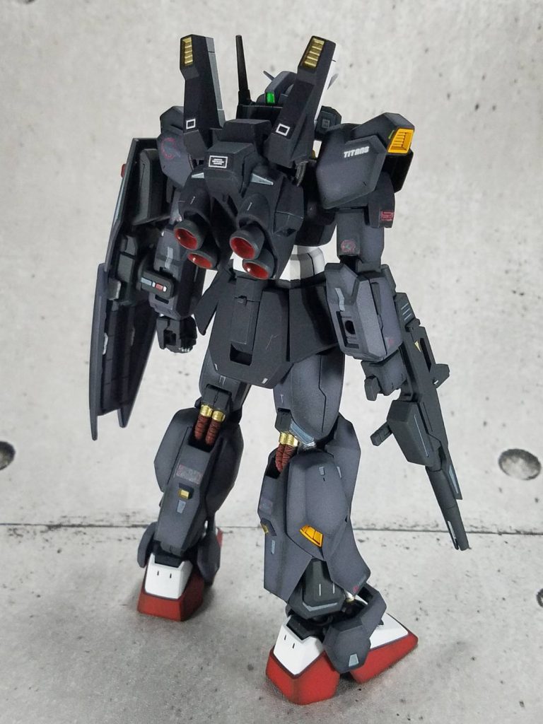 赤いパーツや薄いグレーのパーツをグラデーション塗装しました。