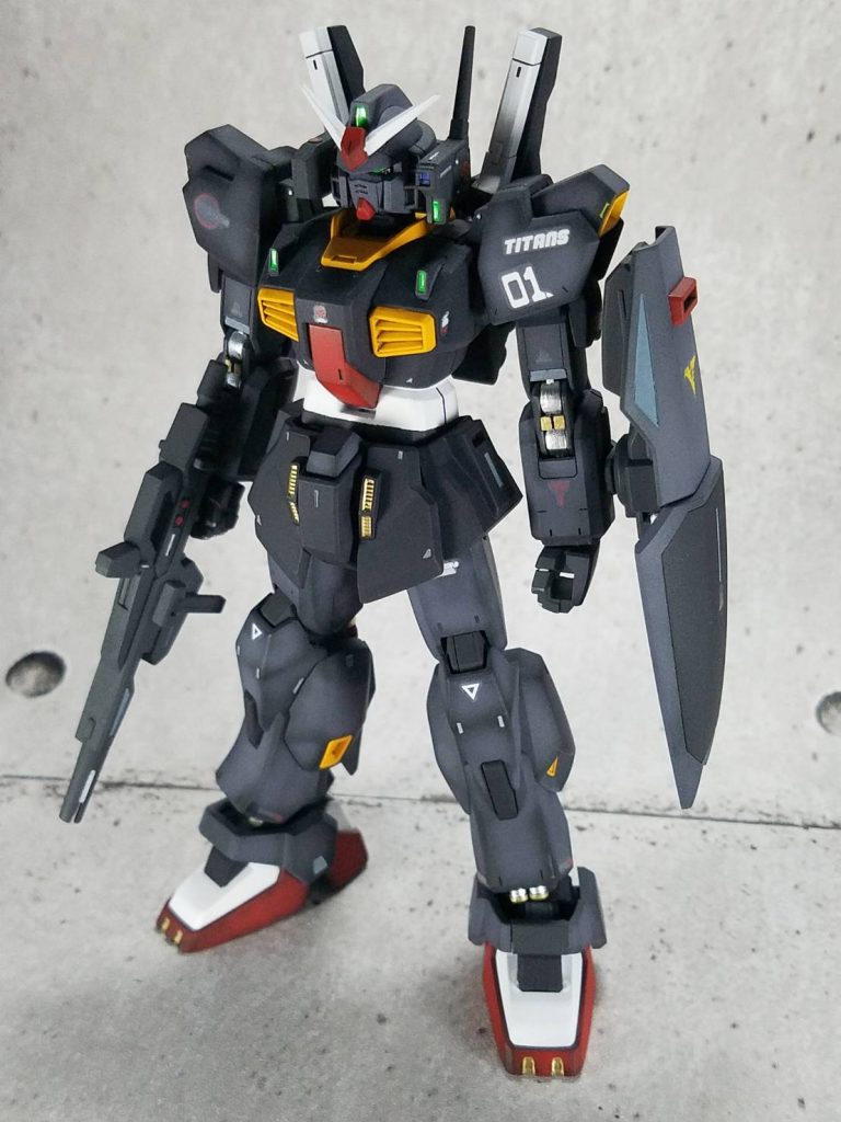 首、腰、ふとももの延長、バックパックのバーニア、パイプなどの加工をおこないました。