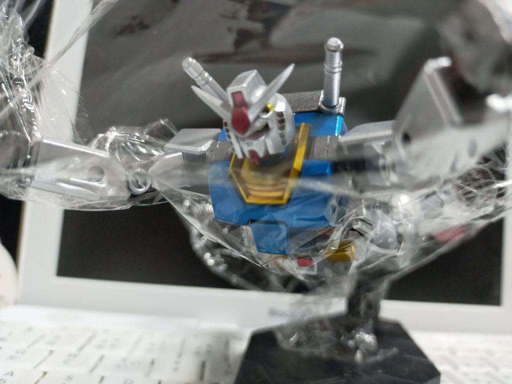 武器無いんで、ポージングはコレしか思いつきませんでした。大気圏突入!普通の白い悪魔に中々辿り着かないんですが、スターターセット2ゲットしたので、そのうちやろうと思ってます。