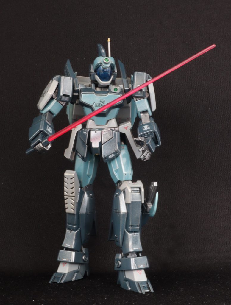 ビームサーベルを構えてポージング。