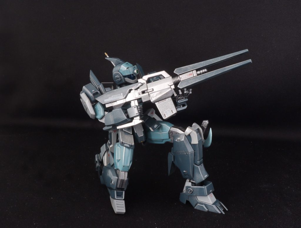 アデルの可動域が、素晴らしく、膝立ち射撃姿勢もかっこよく決まります。