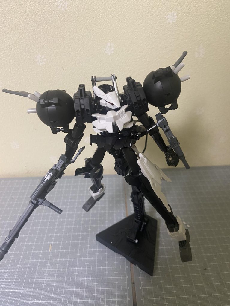 GNノヴァと言う名前も偽装のための名前で復活した可変機能も再びオミットされたので、戦術の幅は狭まったがその分を武装で補っている。 