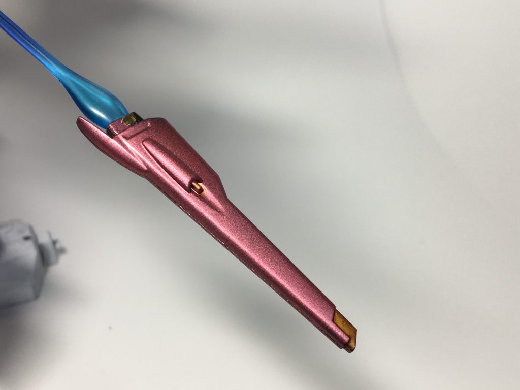 ドラグーンはこんな感じで塗り分けております。クレオスのメタルピーチにルビーレッドを少量混ぜた物とガイアのスターブライトゴールドを使用しています。