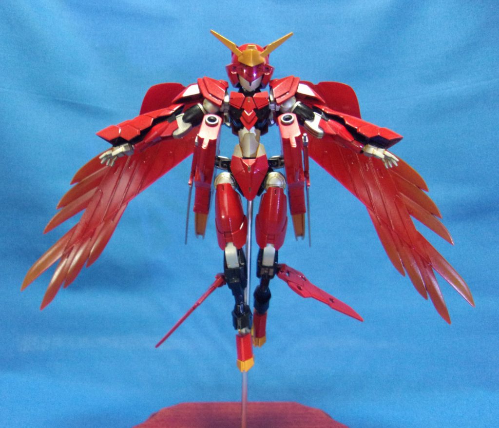 翼は旧HGの1/144ウイングガンダムゼロカスタム メタルクリヤー特別版のものです。せっかくのクリアーパーツなので半透明に塗装しました。