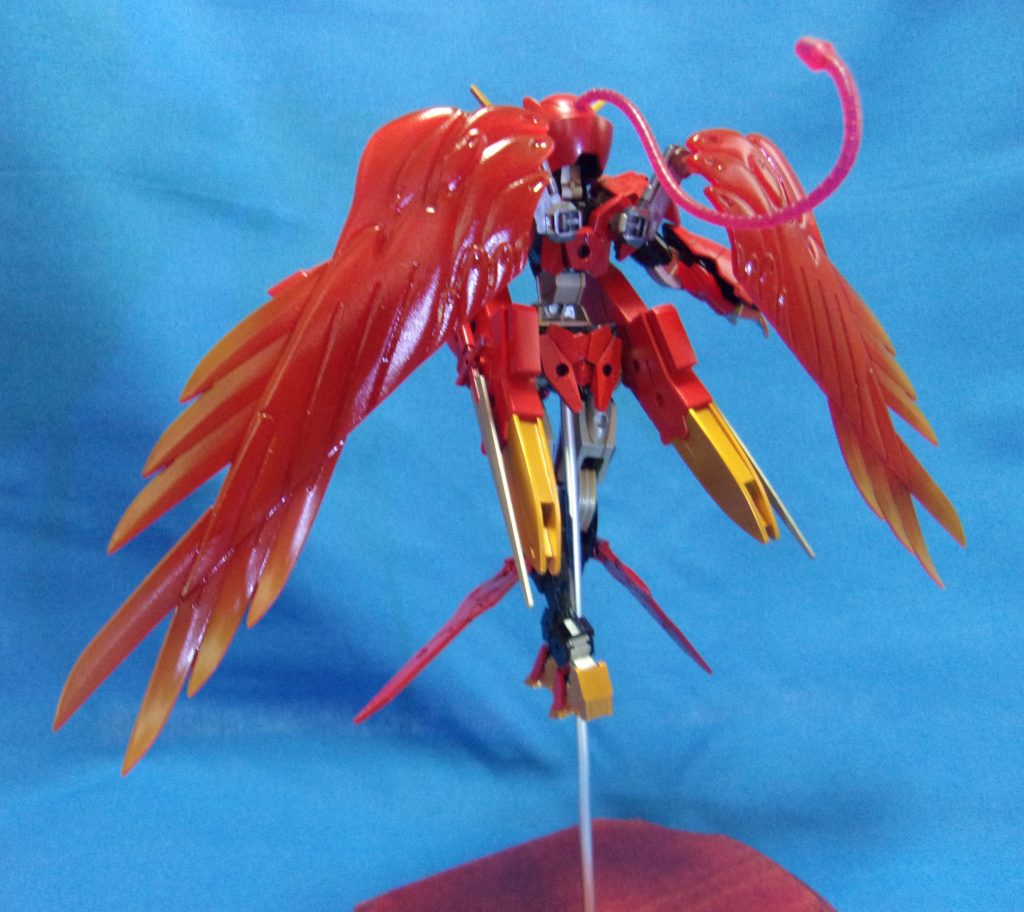 後頭部のおさげ髪はHGグフイグナイテッドのスレイヤーウィップです。接近戦で武器としても使います。茨城の春風 寺本清一みたいな感じで。