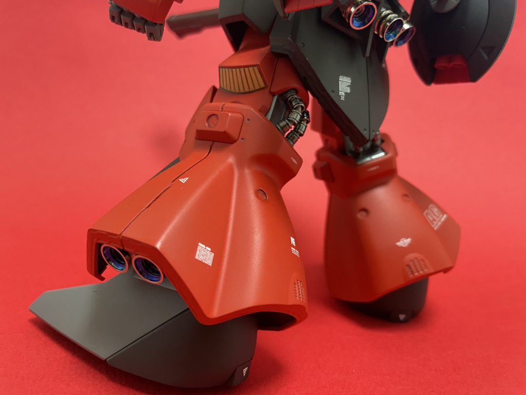 家具用のダボ金具をバーニアに。パイプも金属パーツに換えました。