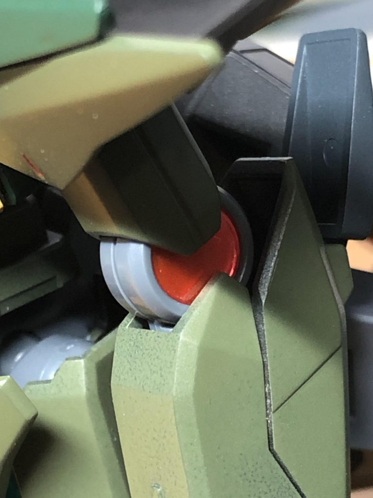 GNコンデンサはクリアレッドで塗装し裏面にラピーテープを貼っています写真だと分かりにくいですが、それはもうキラッキラです