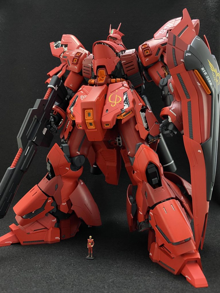 サザビーのデカさを強調してみた。いや、誇張でなく本当にでかい。