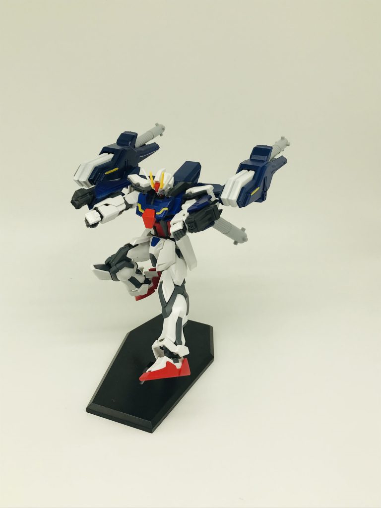 70-31式電磁加農砲は腕部に収納されています。