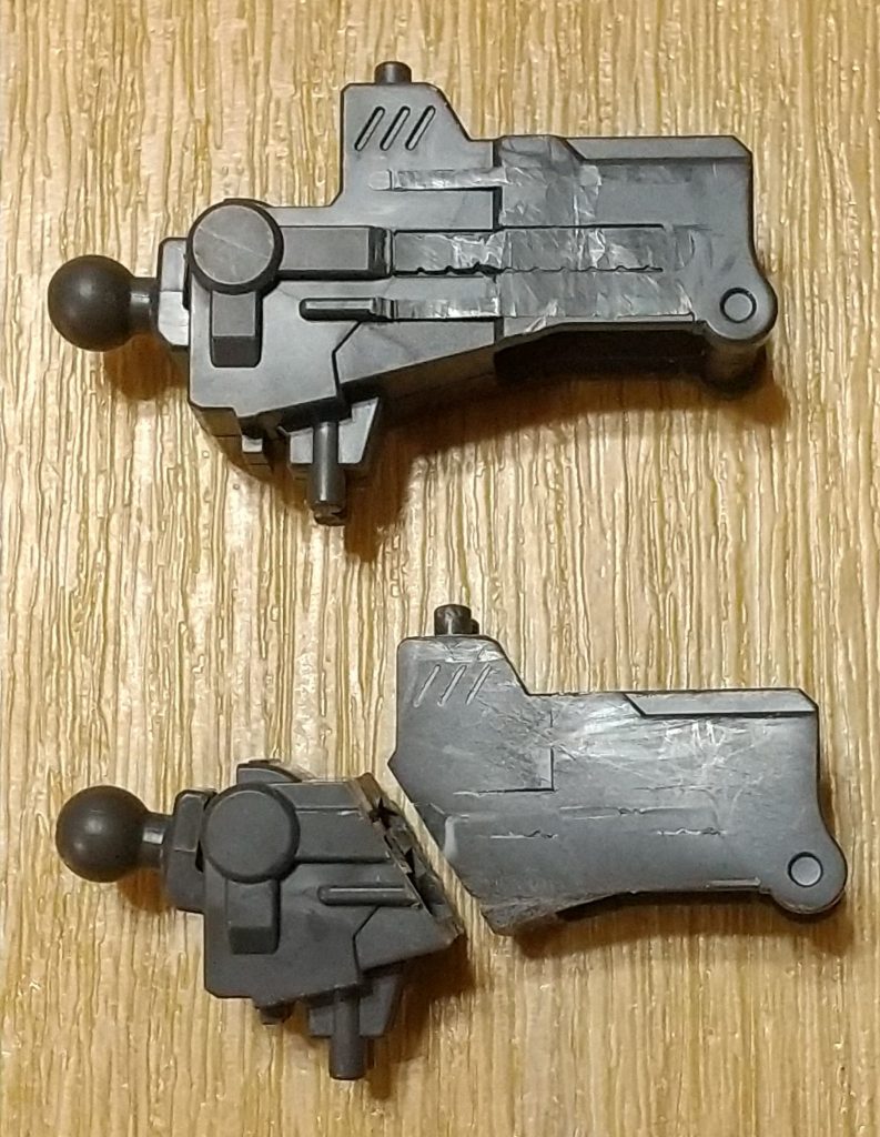 工作は、甲冑よろしく後頭部にトサカをつけてみた以外は、合わせ目消しと後ハメ加工くらい。特に膝下の後ハメは、フレームを切断してギリギリまで薄く削ったりとなかなか面倒だった。