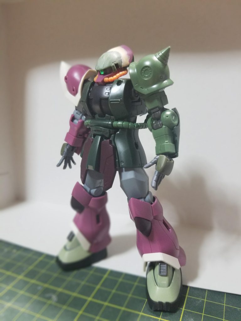 制作工程最初は右と左が逆でしたが、クローを左に着けたかったので今の形に変更しました。