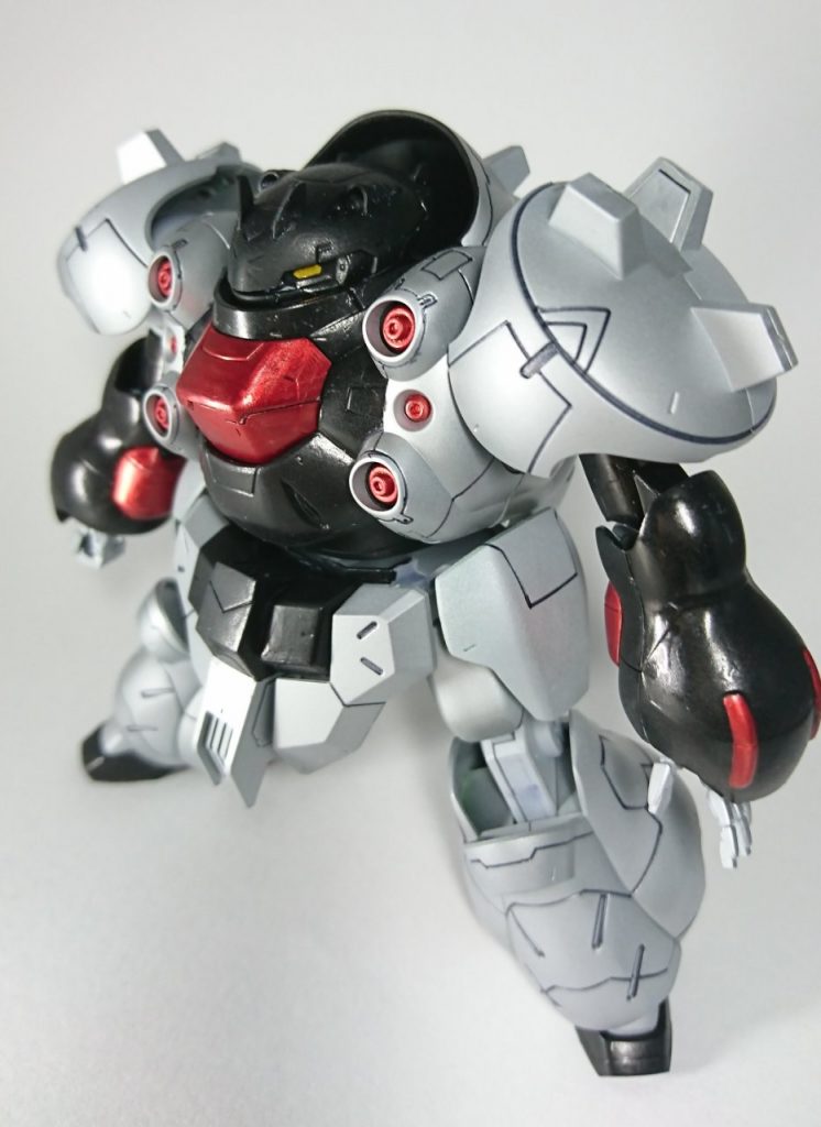 缶スプレーで塗装したシルバー以外の赤・黒部分はガンダムマーカー直塗りで塗装しています…ガンダムマーカーエアブラシシステムの導入を決定付けた作品です(笑)
