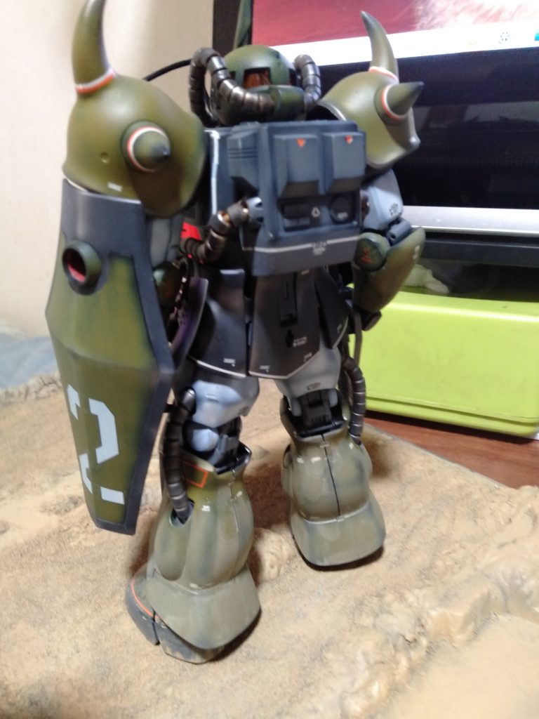 スパイクアーマーの上部スパイクも形状を短く大河原邦男先生のイラストに近づけるのがコンセプトでした