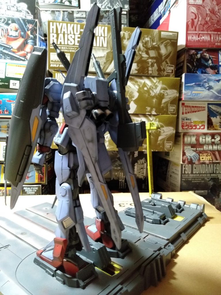 エゥーゴ所属機なのでせめて、バズーカ、そうクレイバズーカを装備させたくラックを創りました（笑）