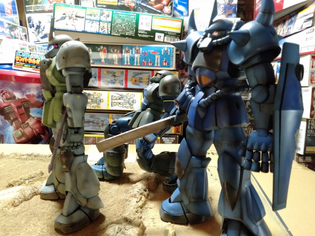 レンチェフ少尉機は、小説版の設定どおりに整備班が急造した森林伐採用の鉄板の切れ端を再現しました・・・某漫画などの様なナイフなのか刀剣の様にしてません。リアルじゃないから（笑）