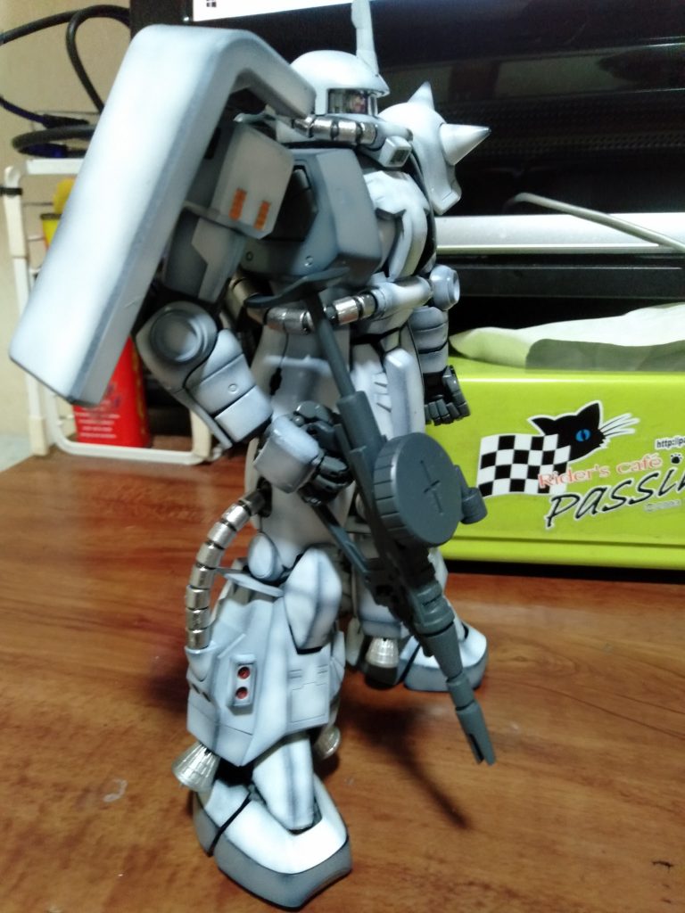 旧1/100と1/60のみ採用された、ストックが伸縮するザクマシンガンをミキシングしました。