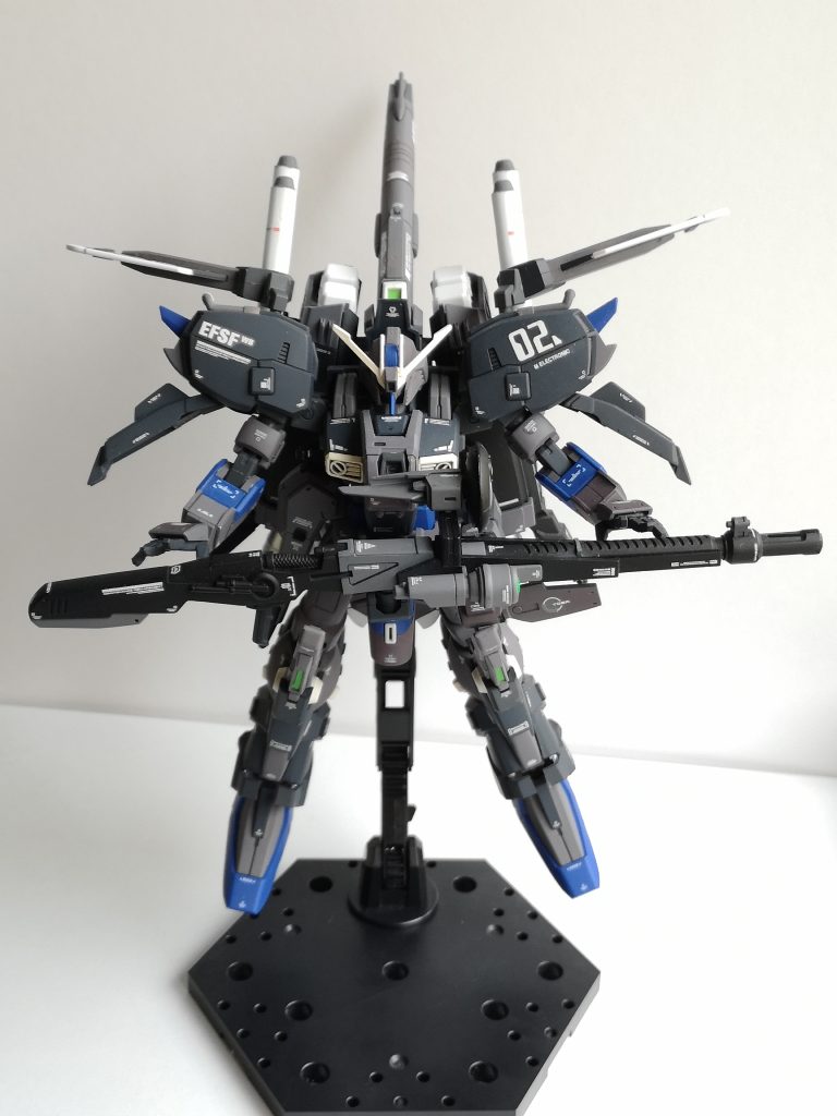 アクションベースを使用し、特徴的なポーズにて撮影。