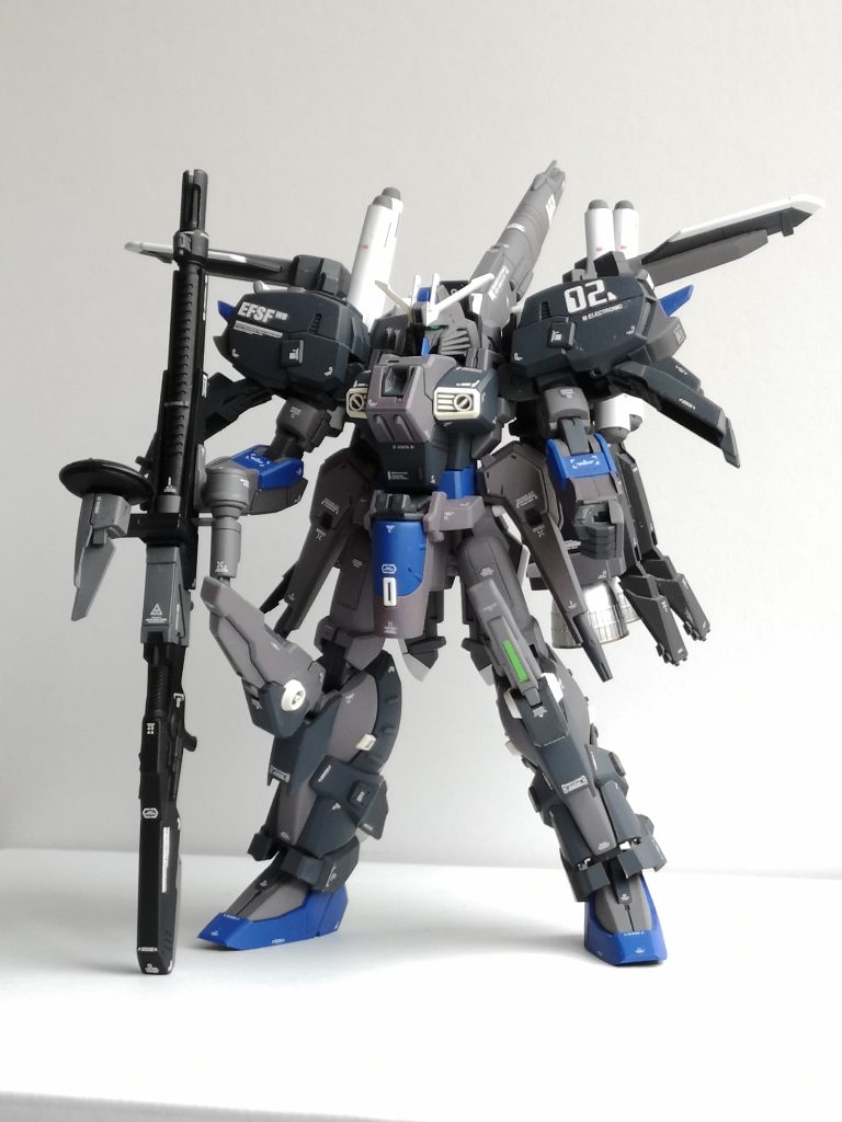 後ろのブースター重くて、ギリギリなんとか自立。