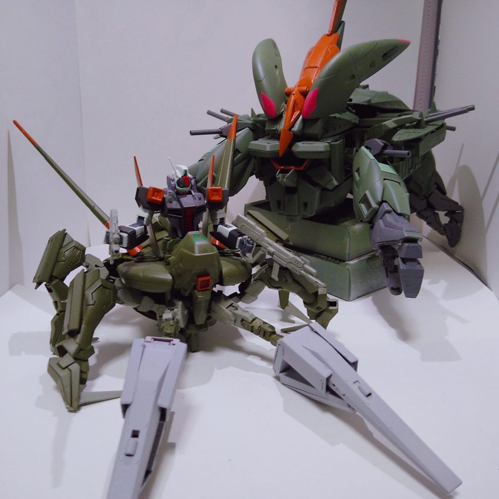 ザムザザーと合わせてツーショット( ˇωˇ ) Zの足つけてるからゼットコンタグつけるけどレギュ違反だったらごめんなさい…他作品のロボに見立て改造してるの見かけたのでガンダム作品のメカだし…許され、るよね?