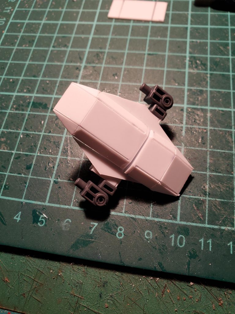 シールド。こちらもほぼプラ板による箱組み。