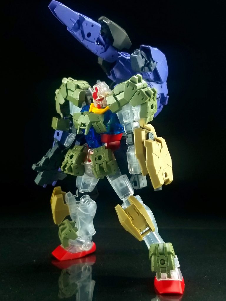 一番くじでなんとか当てたクリアのEGガンダムをモルモット君にして装備を作ってました。クリアだと磁石がどこにあるのか正面から分かってとても良かったです。度重なる改修で角が折れてます苦笑