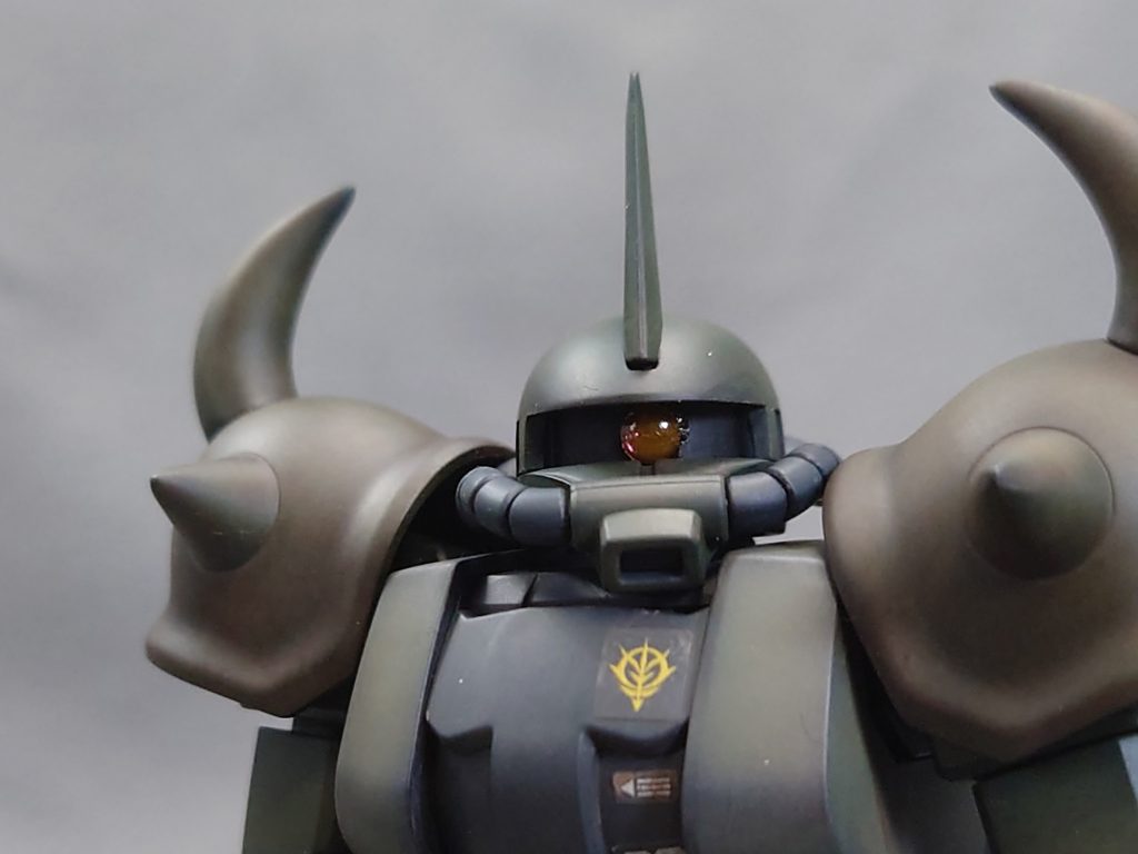 モノアイはHアイズのピンクを埋め込みました。