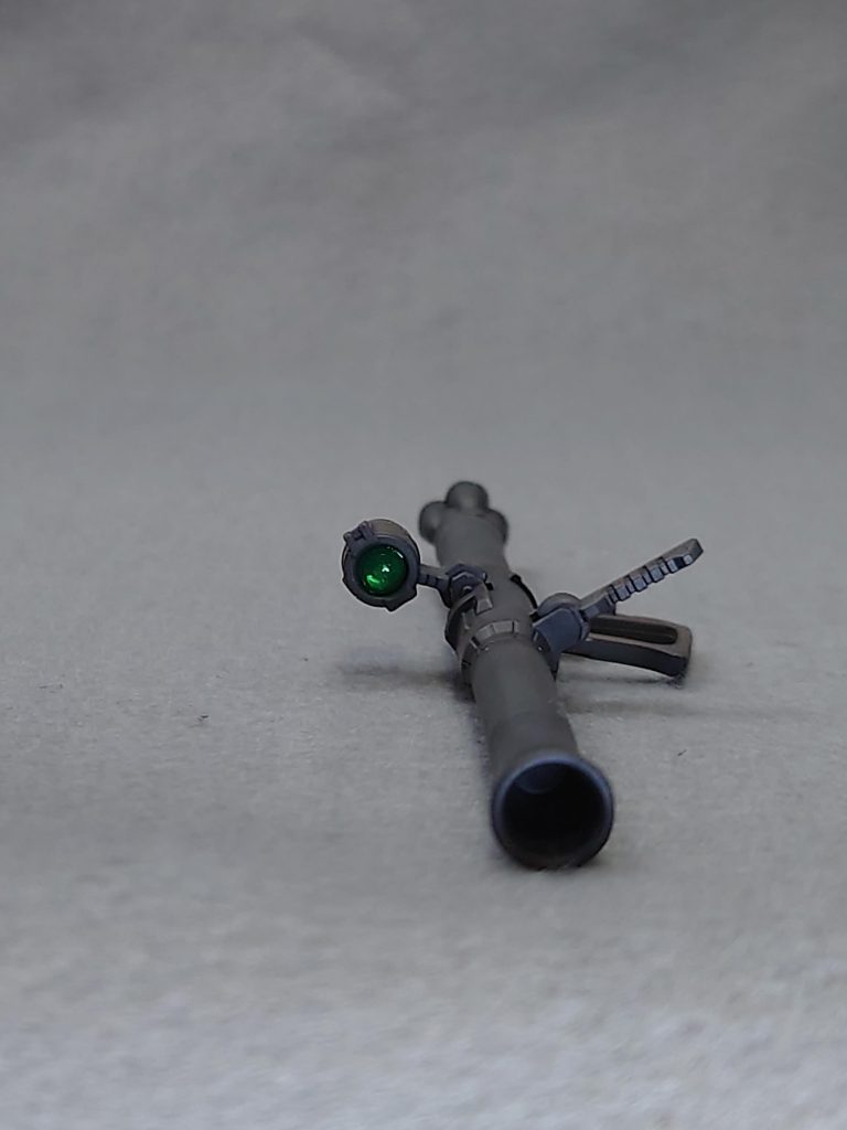 ザクバズーカのスコープにもHアイズのグリーンを埋め込みました。