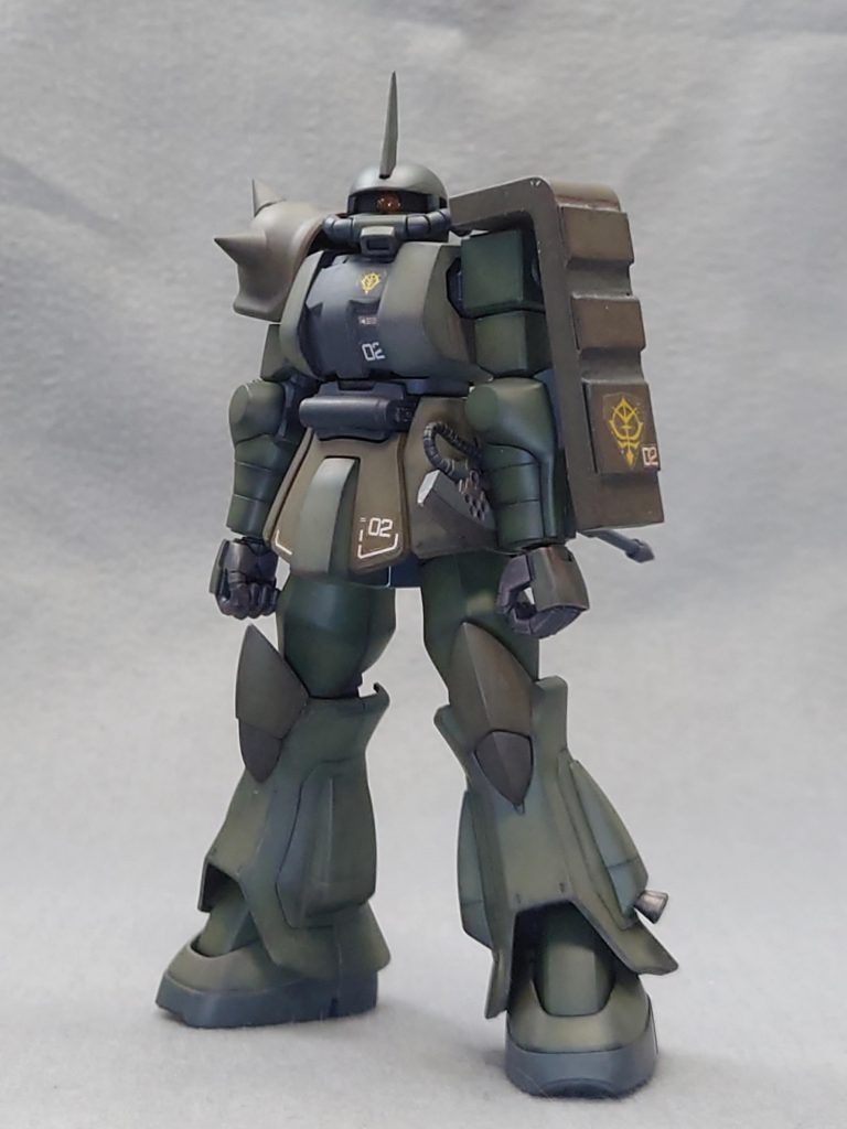 余っていたザクのショルダーアーマーとザクシールドを着ける事も出来ます。シールドが左側に着いているのは連邦系が左シールドなのを意識してみました。理にかなっていると思うので。