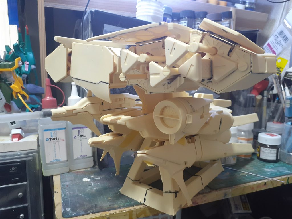 なんとか仮組み 直らない部品はノコでバラバラにして整形した…心折れてる( ´•̥̥ω•̥̥` )