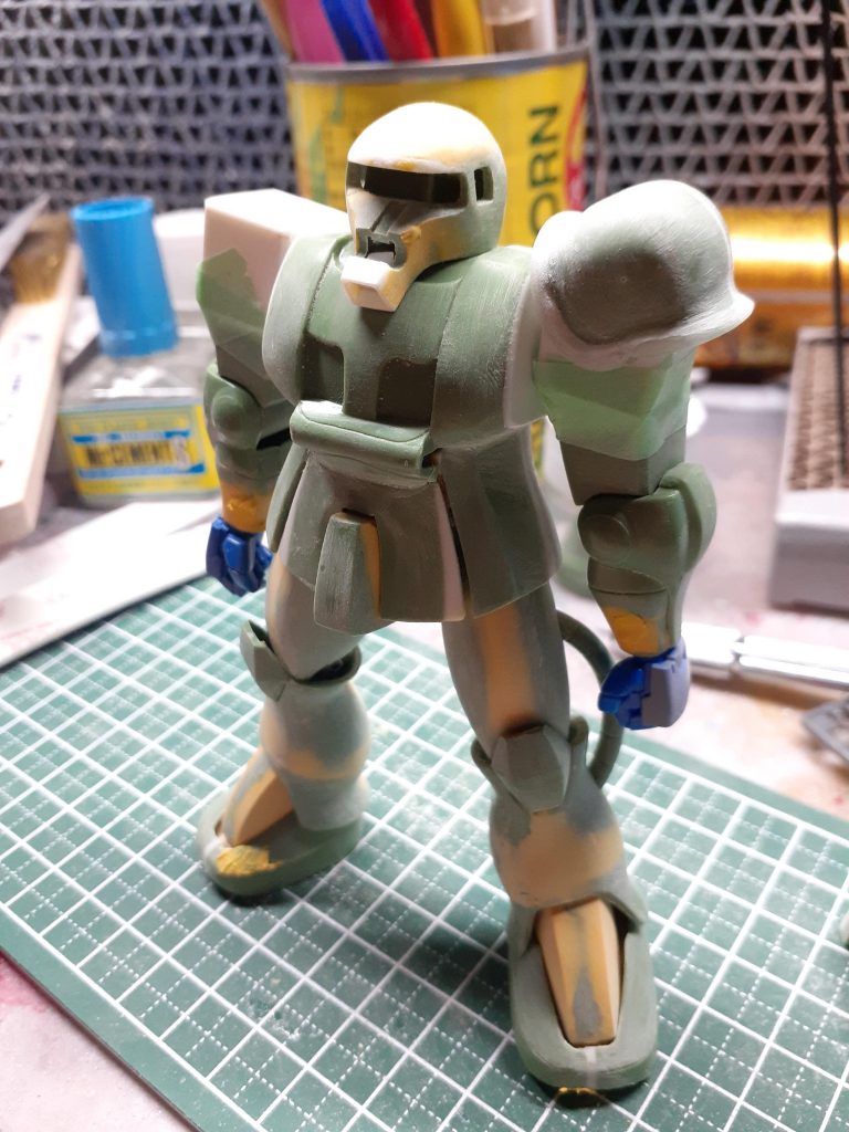 何とか立たせるまでこぎ着けたところ。この時点で4カ月ぐらい経ってます。