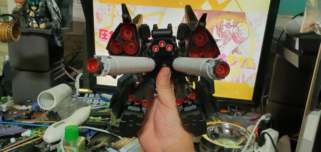 バーニアノズルはほとんど掃除そのまま使用しましたが、プロペラントタンクは破損により、FAZZ VER.KAのバックパックから持ってきました。